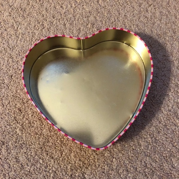 Hershey’s Kiss Heart Shaped Tin Can - Picture 5 of 8